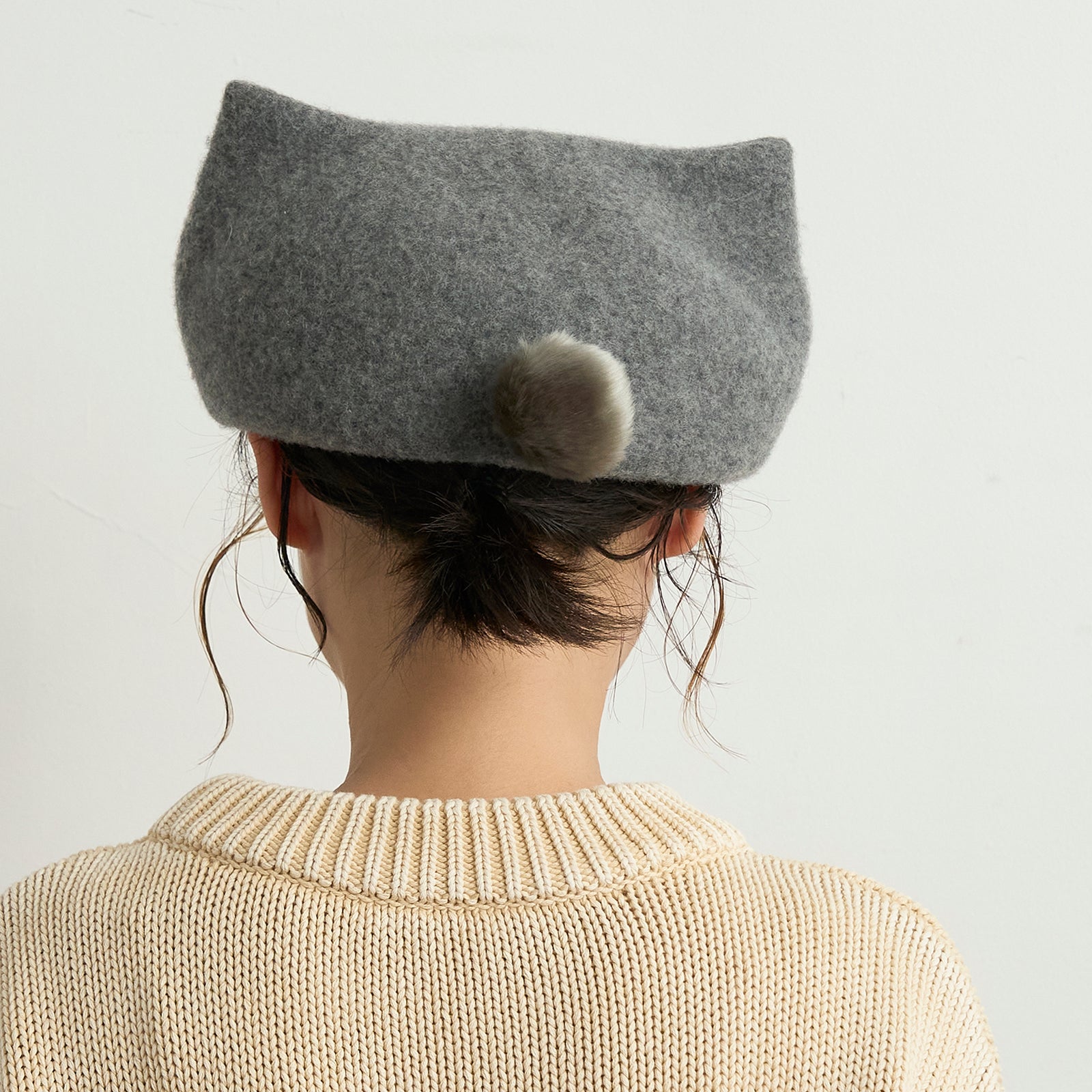 ポンポンネコベレー/黒猫