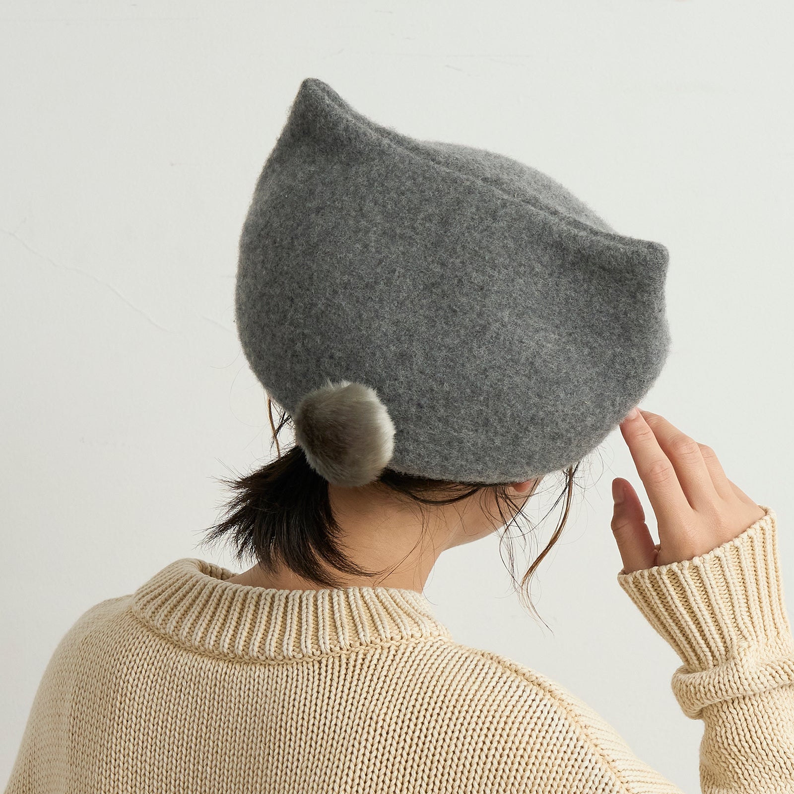 ポンポンネコベレー/黒猫