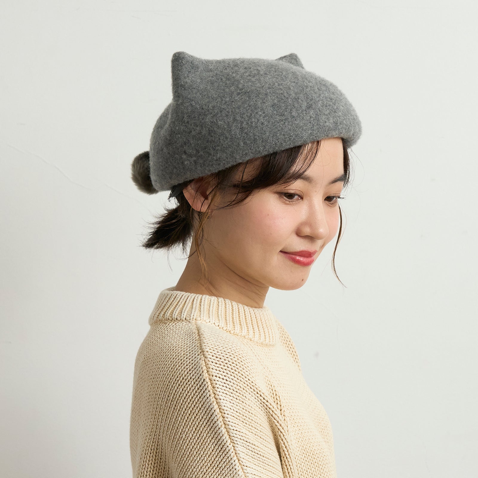 ポンポンネコベレー/黒猫