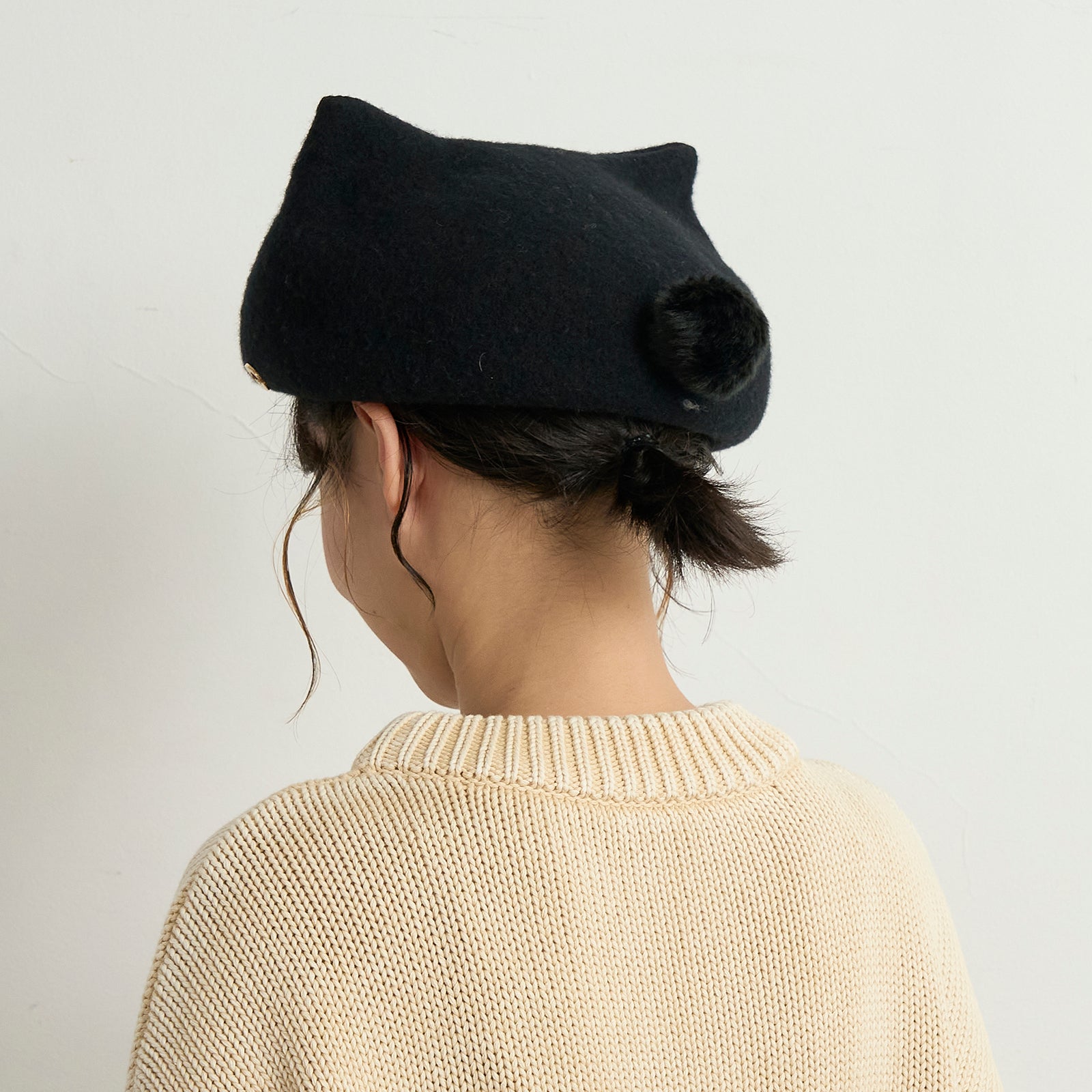 ポンポンネコベレー/黒猫