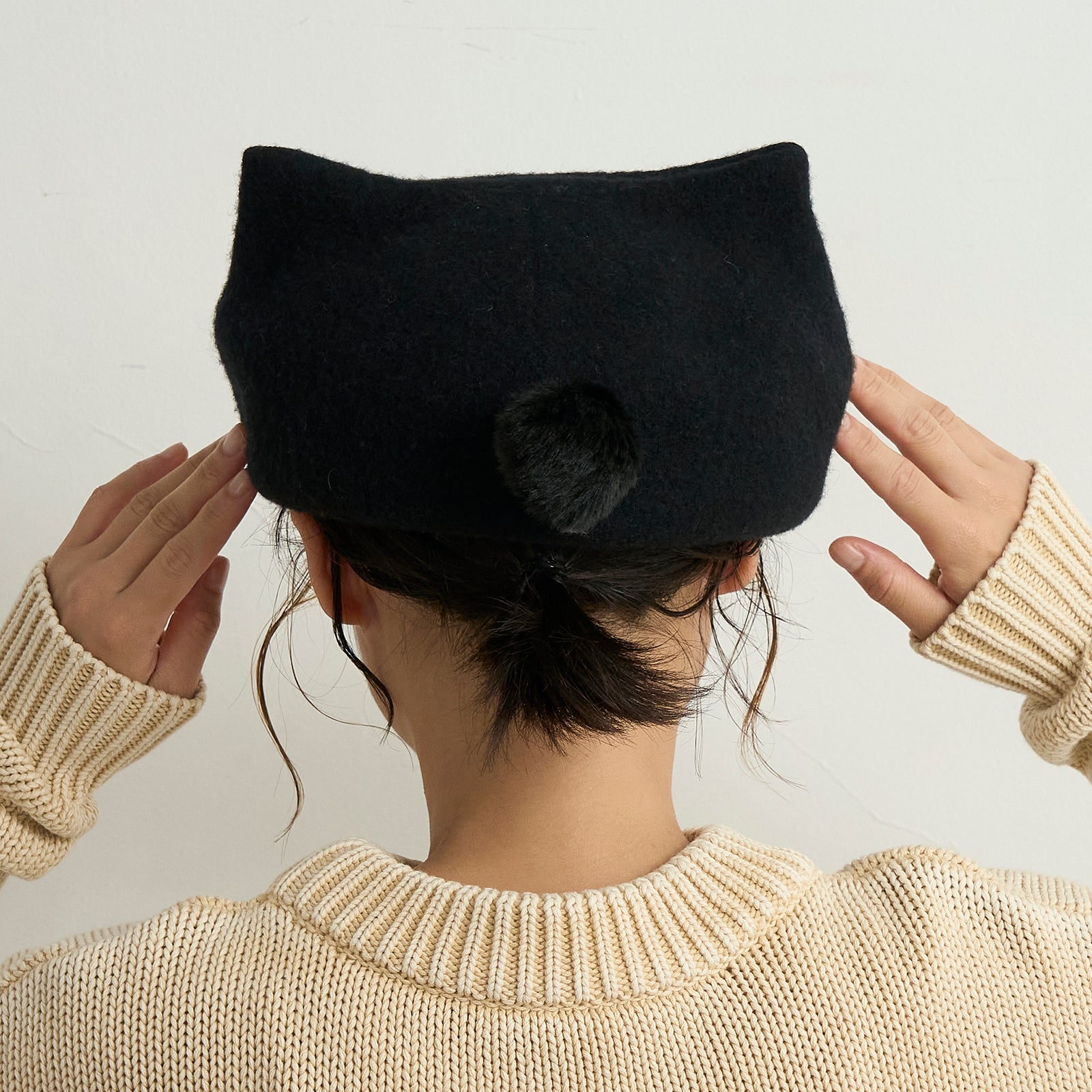 ポンポンネコベレー/黒猫