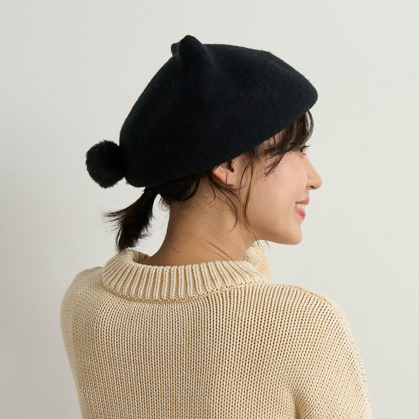 ポンポンネコベレー/黒猫