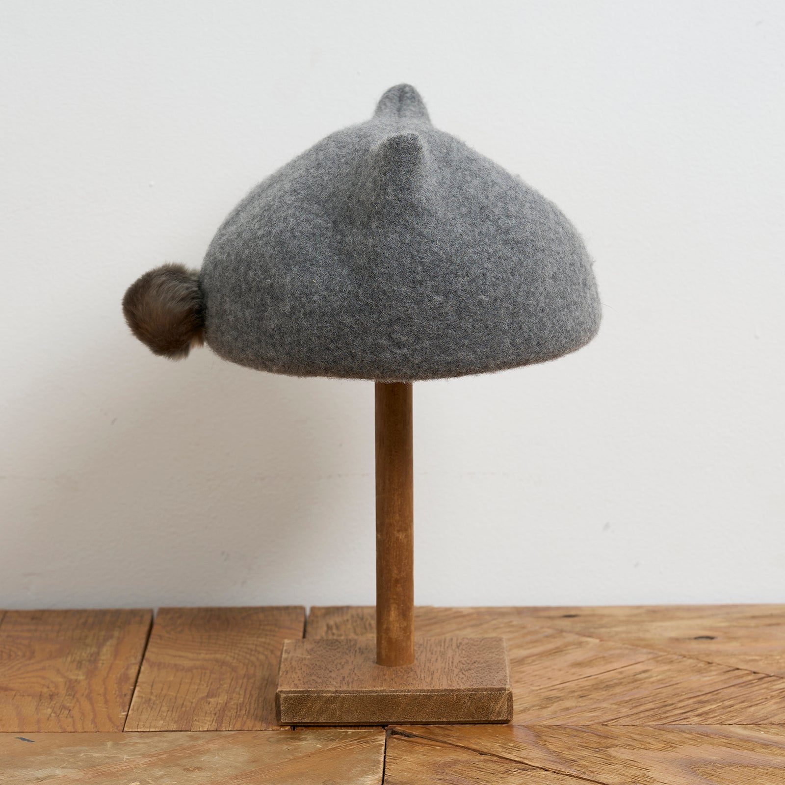 ポンポンネコベレー/黒猫